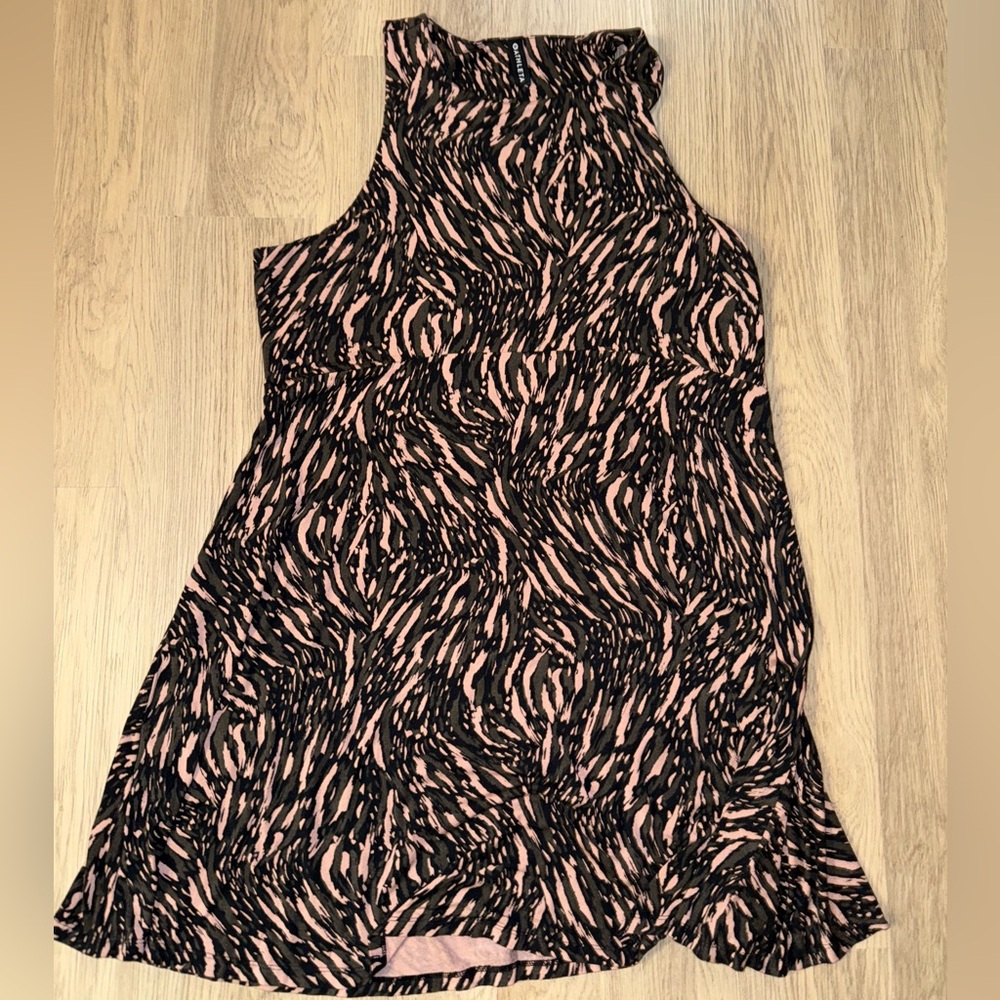 Athleta Black and‎ Pink Abstract Top